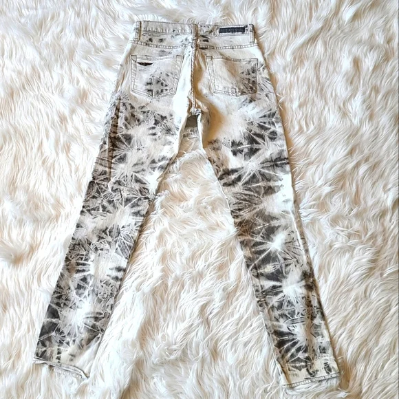 ROCK & REPUBLIC JEANS~NWOT ~🎊HP🎊 - Picture 6 of 8